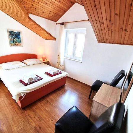 Apartmani Banic Postira Exterior foto